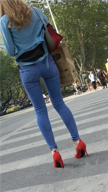 4K高清视频！极品风sao红高跟紧牛大美女第二季[MP4/1GB]