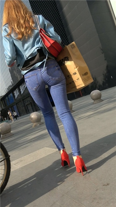 4K高清视频！极品风sao红高跟紧牛大美女第二季[MP4/1GB]