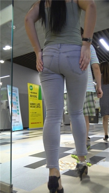 极品紧身灰色牛仔裤丰腴美臀国产美妇[MP4/2GB]