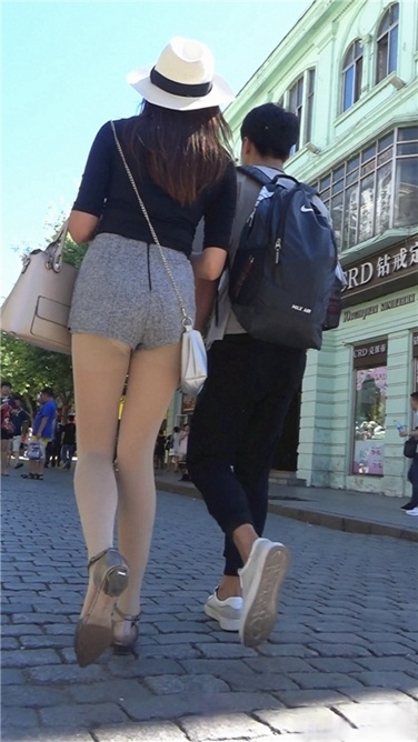 美丽的长腿SW女孩[MP4/1GB]