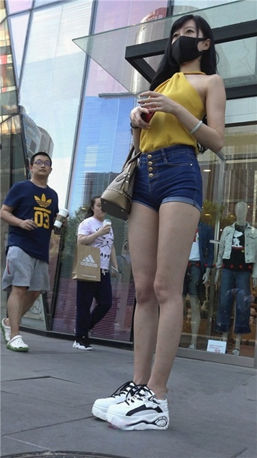 4K超清视频！360度静静地欣赏着你的美[MP4/2.7GB]