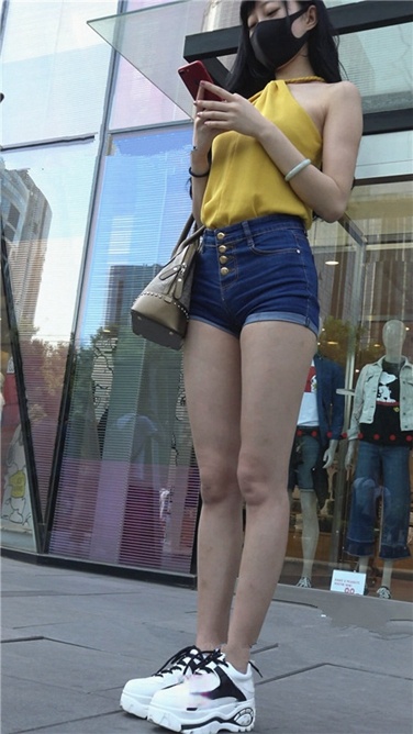 4K超清视频！360度静静地欣赏着你的美[MP4/2.7GB]