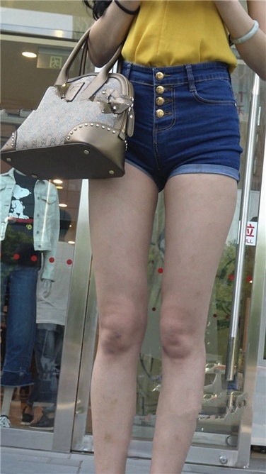 4K超清视频！360度静静地欣赏着你的美[MP4/2.7GB]