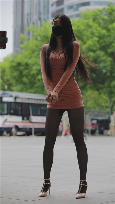 （视频）粉色连体裙美女[11.93G/MP4]