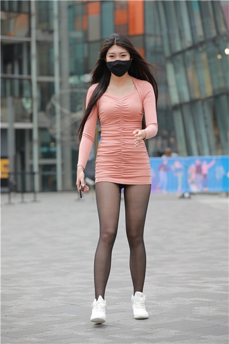 （套图）粉色连体裙美女(275P)[2.98G/JPG]