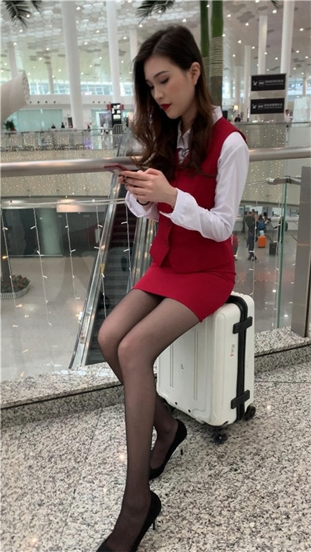 （视频）红色制服美女[6.2G/MP4]