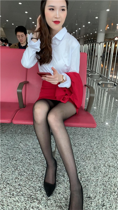 （视频）红色制服美女[6.2G/MP4]