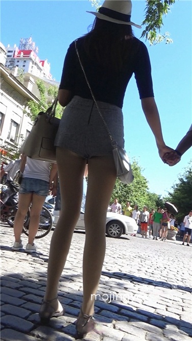 美丽的长腿SW女孩[MP4/1GB]