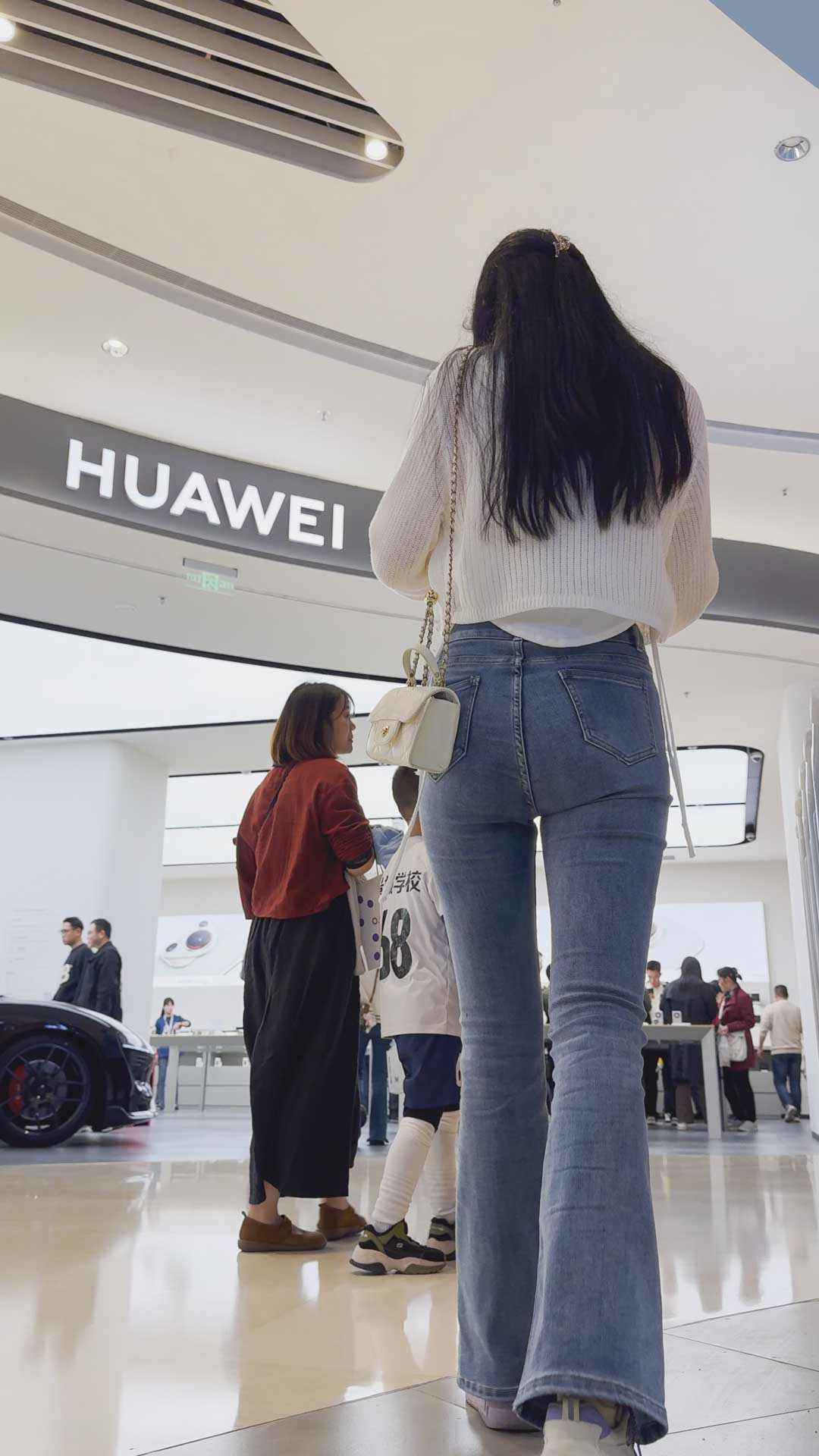 春节献礼长发翘臀深内痕美女