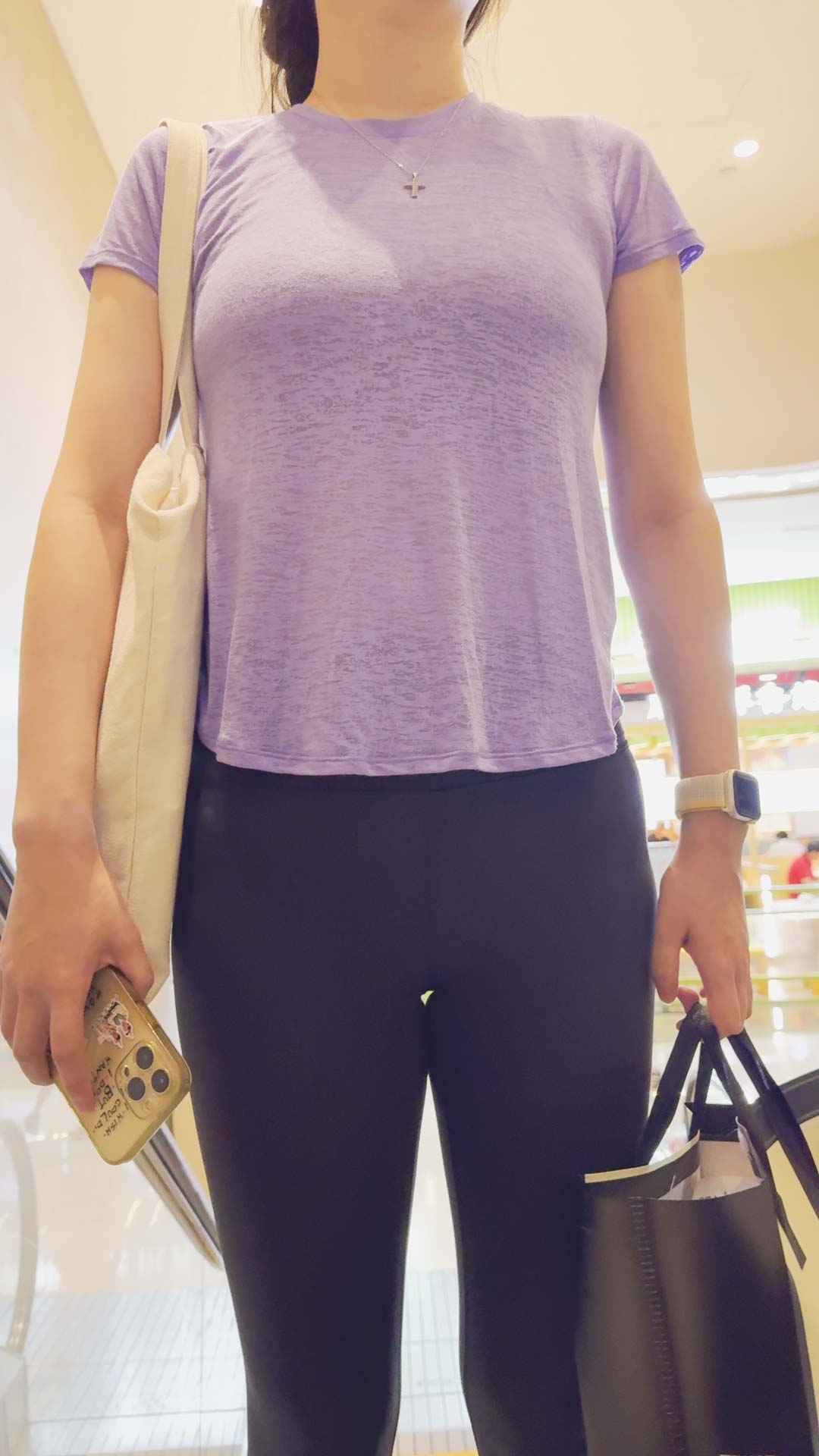 鲨鱼裤紧臀高挑妹子