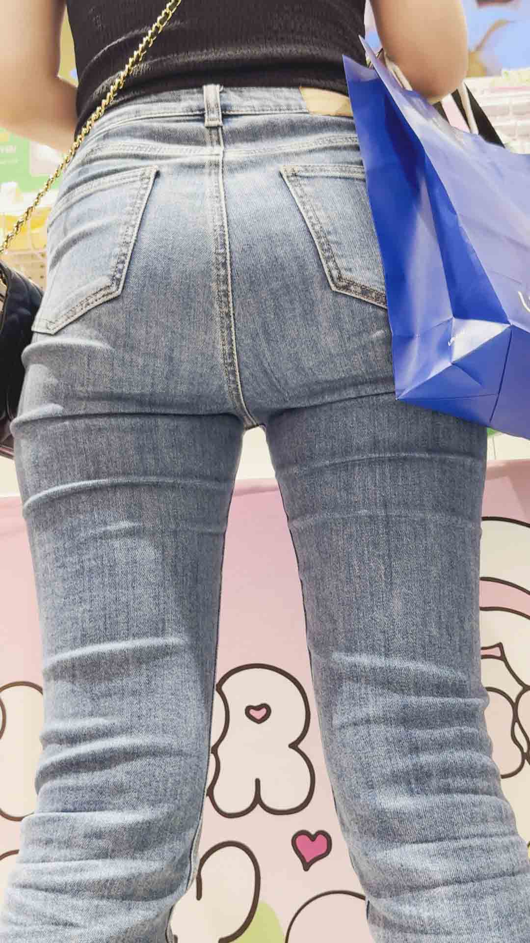 包臀牛仔成熟少妇有韵味