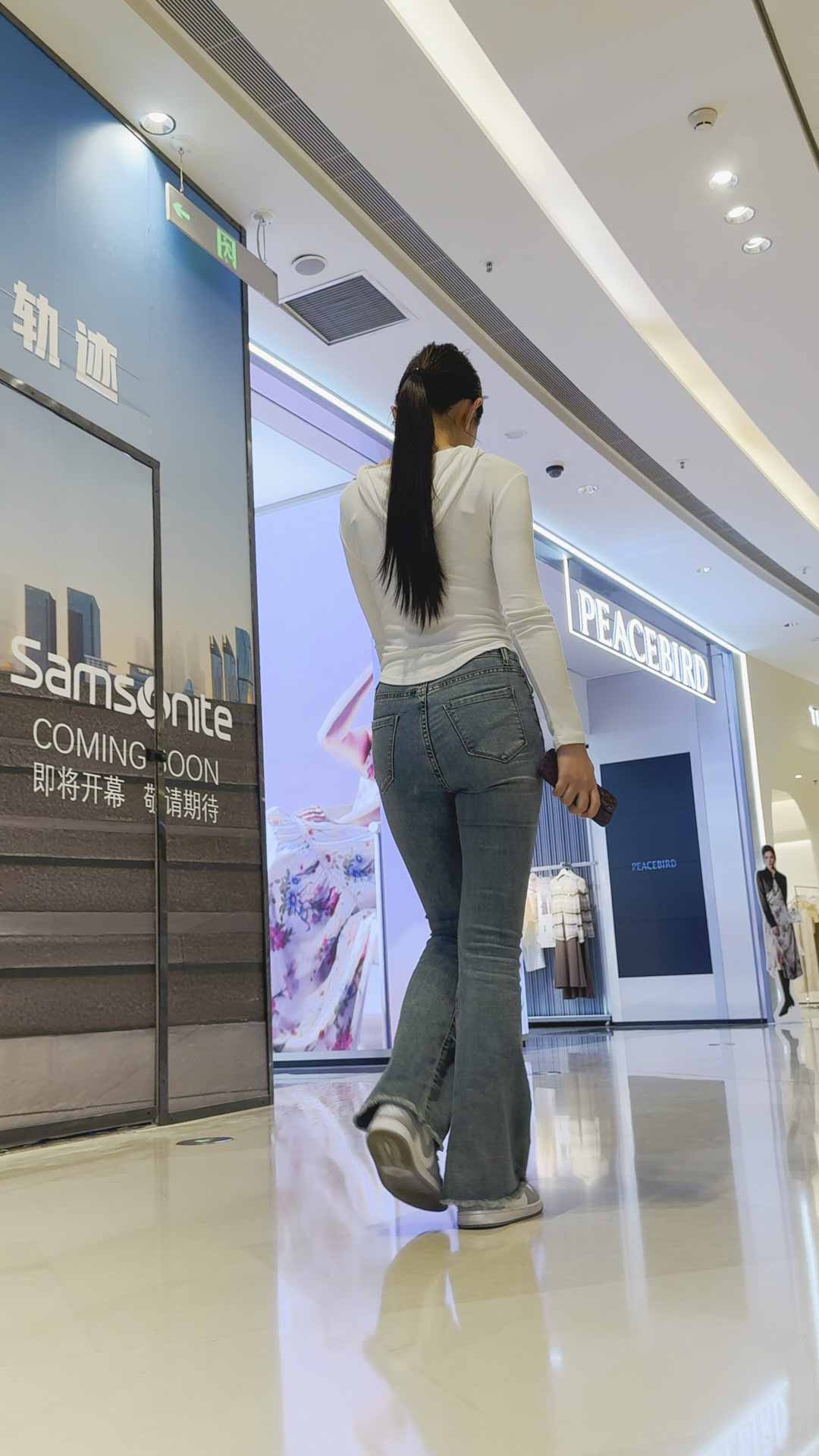 性感紧臀蛇精脸长发小姐姐（积分190）