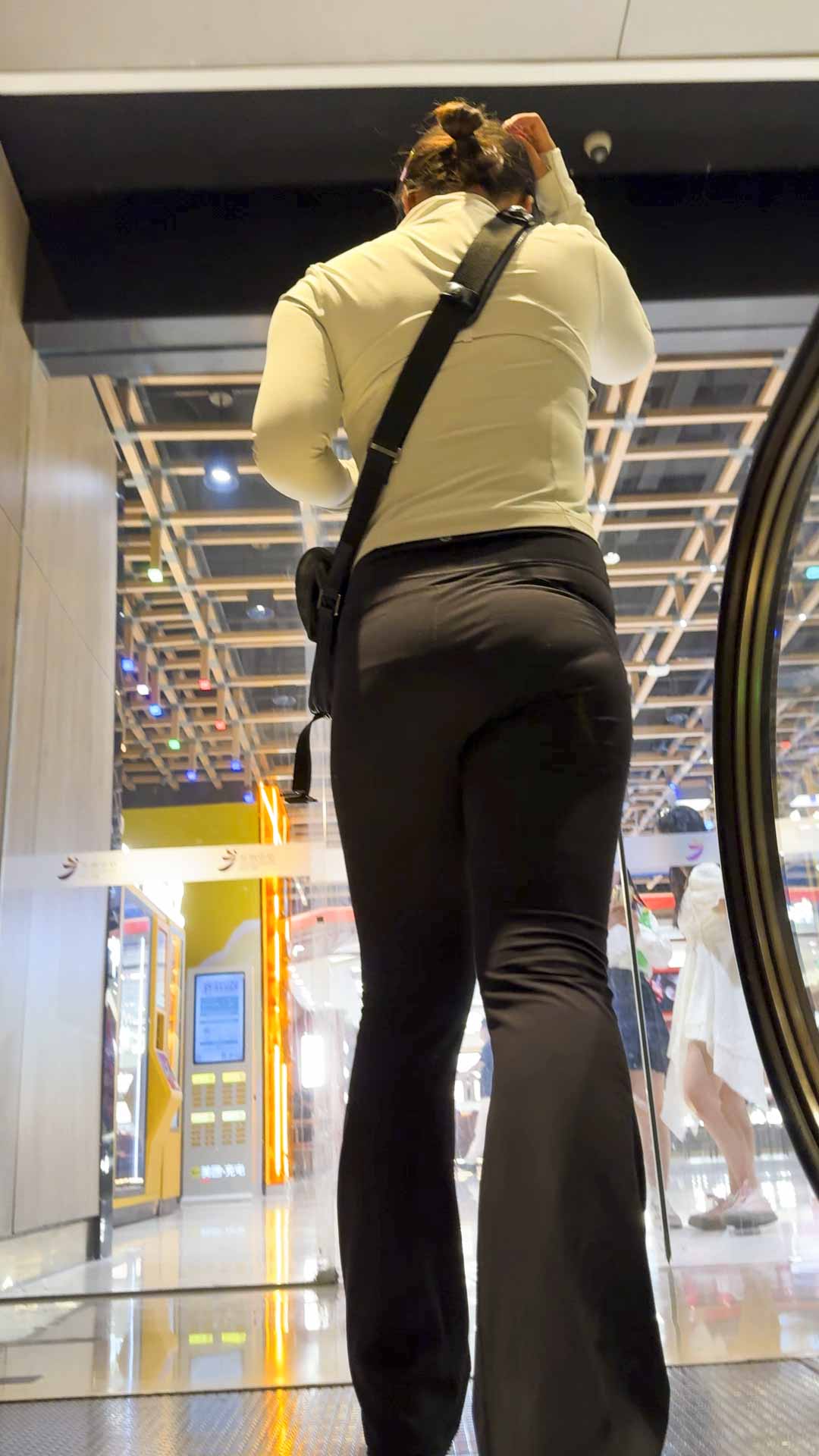 端午献礼长腿包臀黑裤美女小姐姐