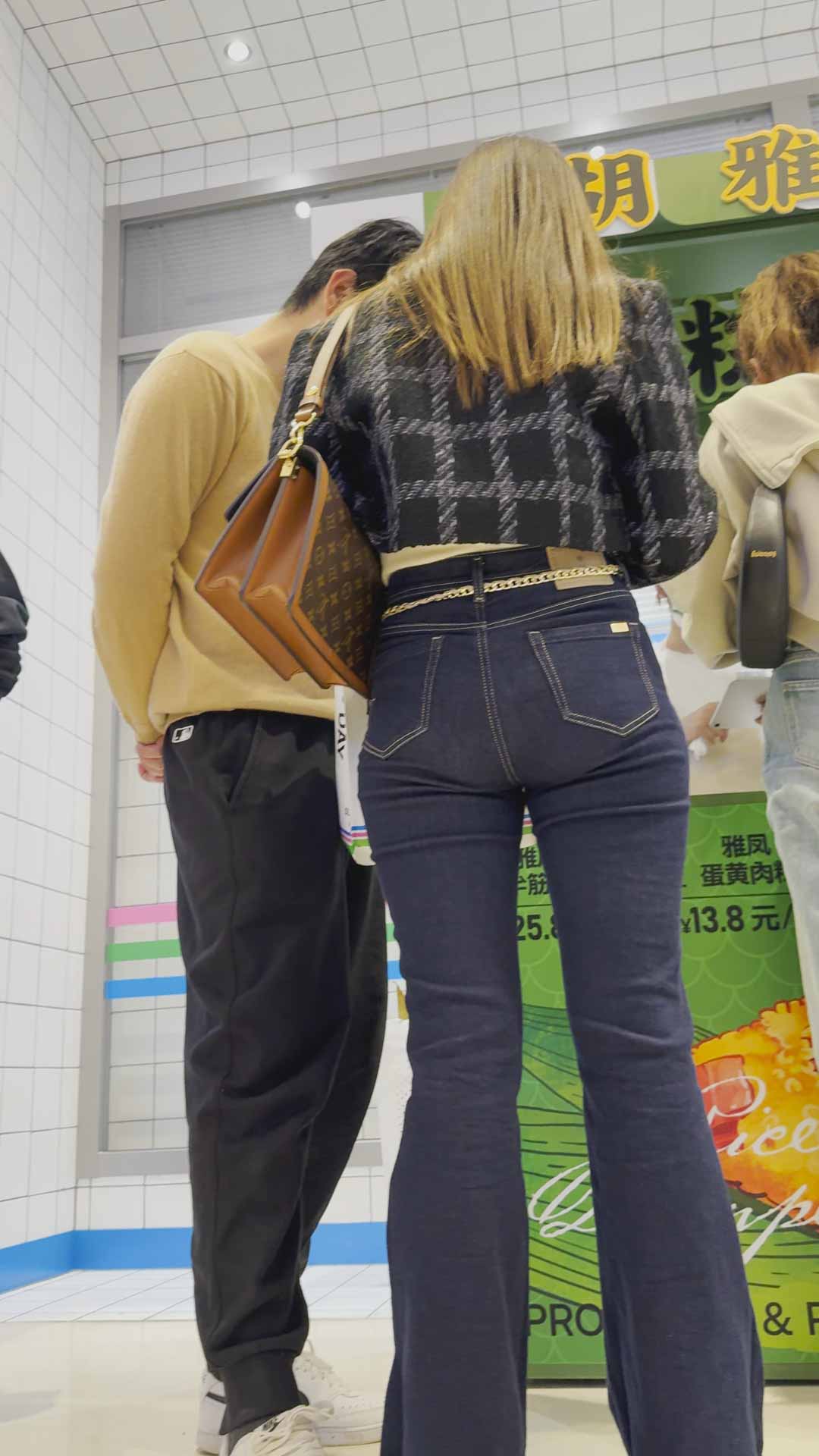 性感熟妇大梨臀你看行（积分380）