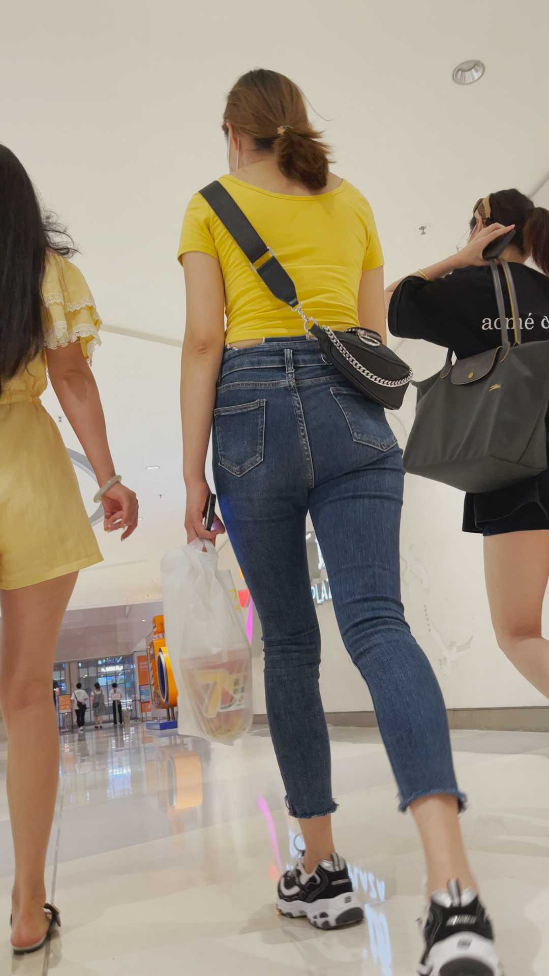 超紧饱满丰臀成熟少妇（积分165）