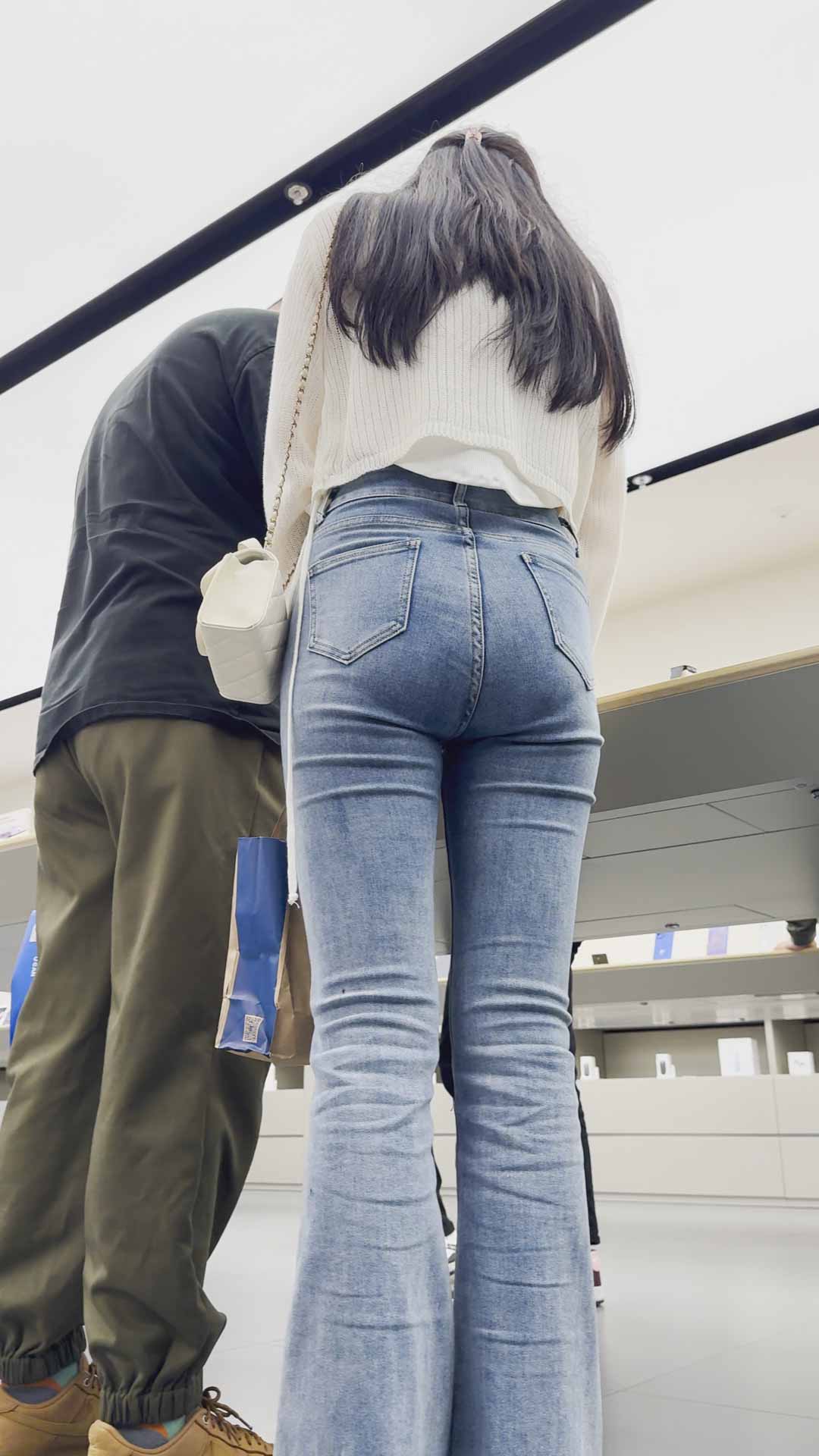 春节献礼长发翘臀深内痕美女