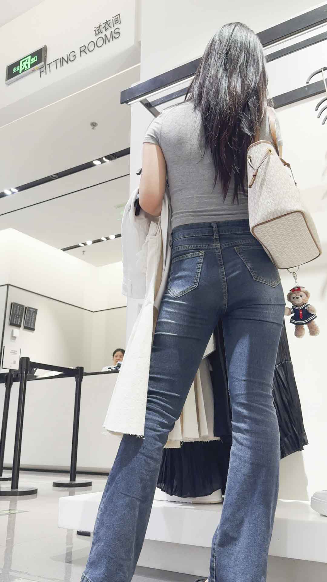 (积分185)长发紧牛仔美女小姐姐