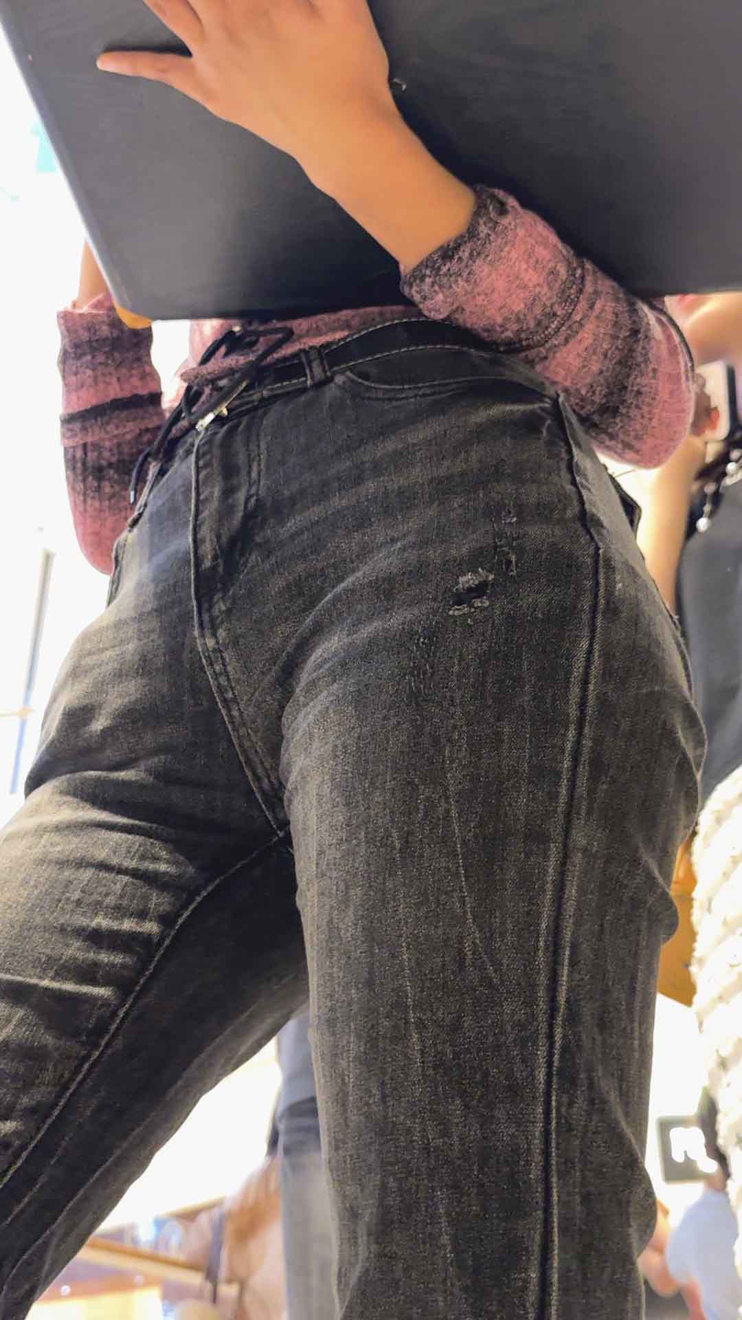 五一献礼紧身裤这臀一看就是经常被后的