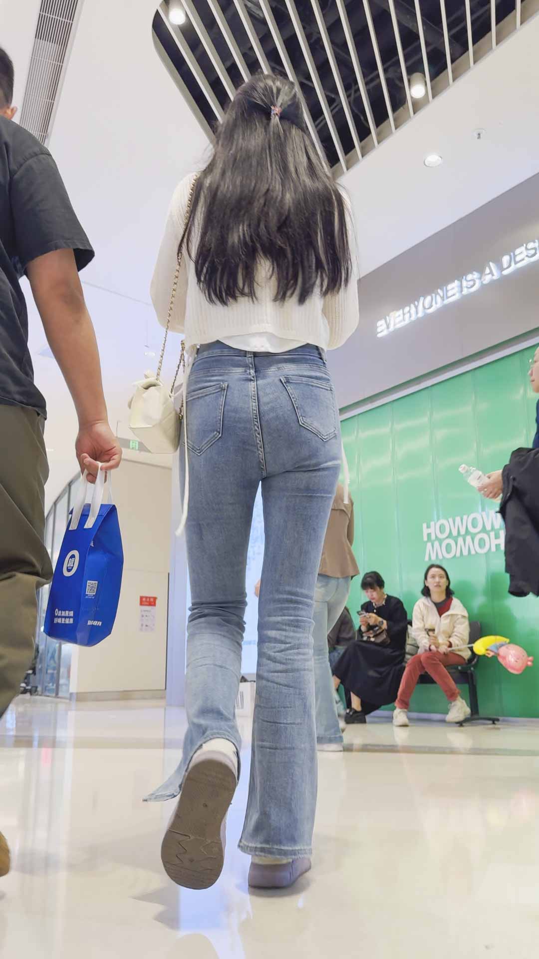 春节献礼长发翘臀深内痕美女