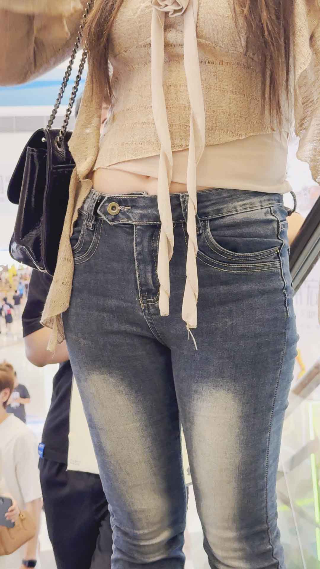 包臀露腰金三角小姐姐（积分175）