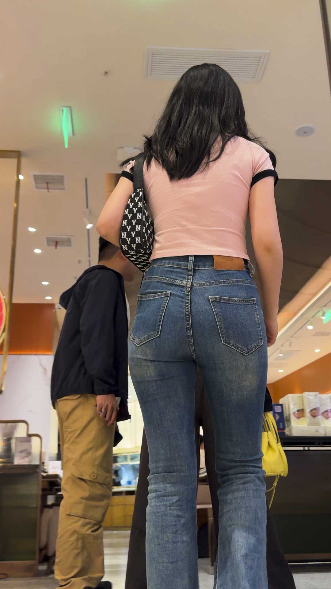 (积分175)性感包臀紧身牛仔裤小姐姐