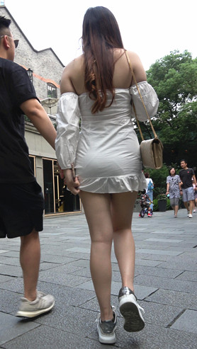 漂亮的白嫩丰满美腿小姐姐[2.57G/MP4]