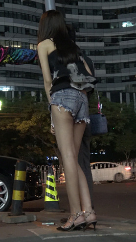 牛仔短裤美女[1.55G/MP4]