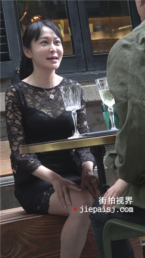 连体镂空包臀裙[1.4G/MP4]