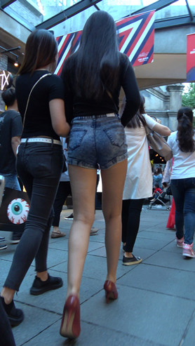 长腿热裤牛仔小姐姐[1.29G/MP4]