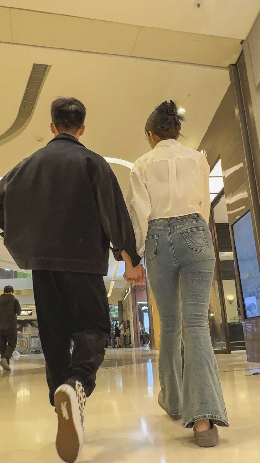 牛仔裤性感翘臀若隐若现（积分142）