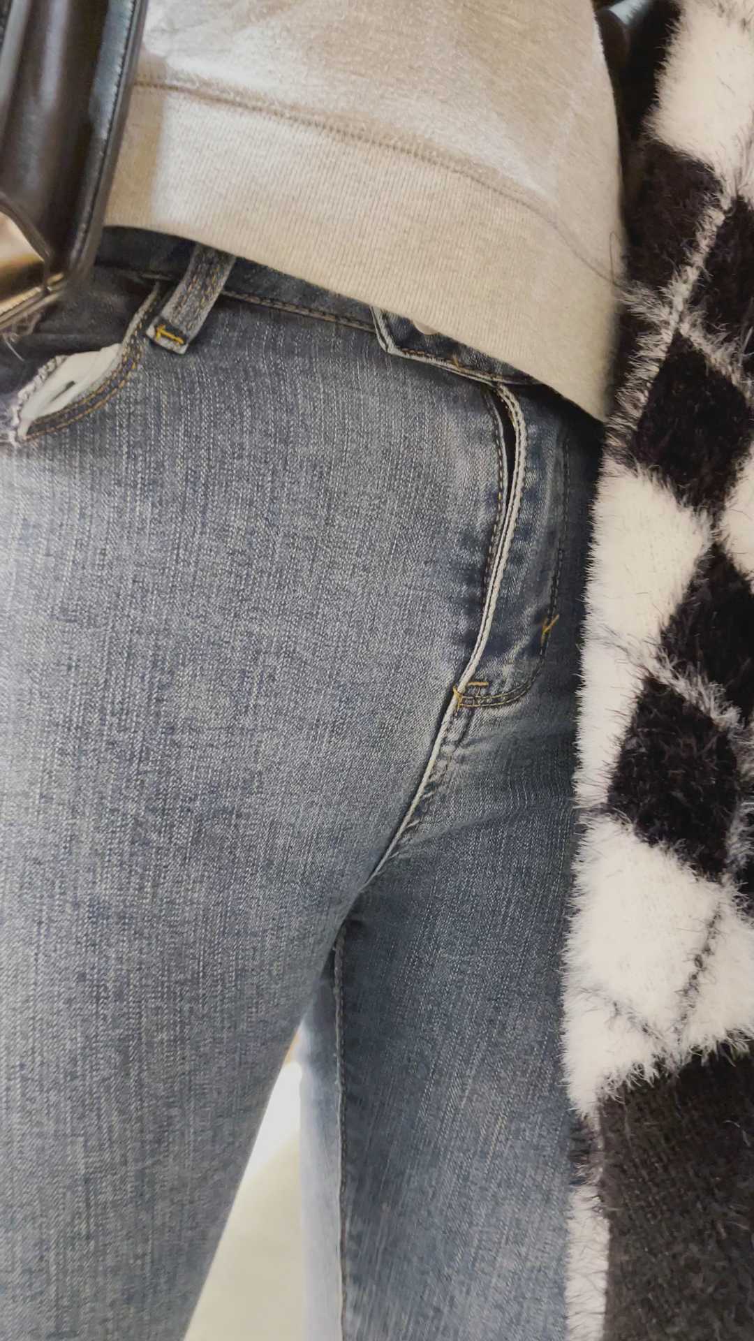 （积分85）性感包臀牛仔裤小姐姐