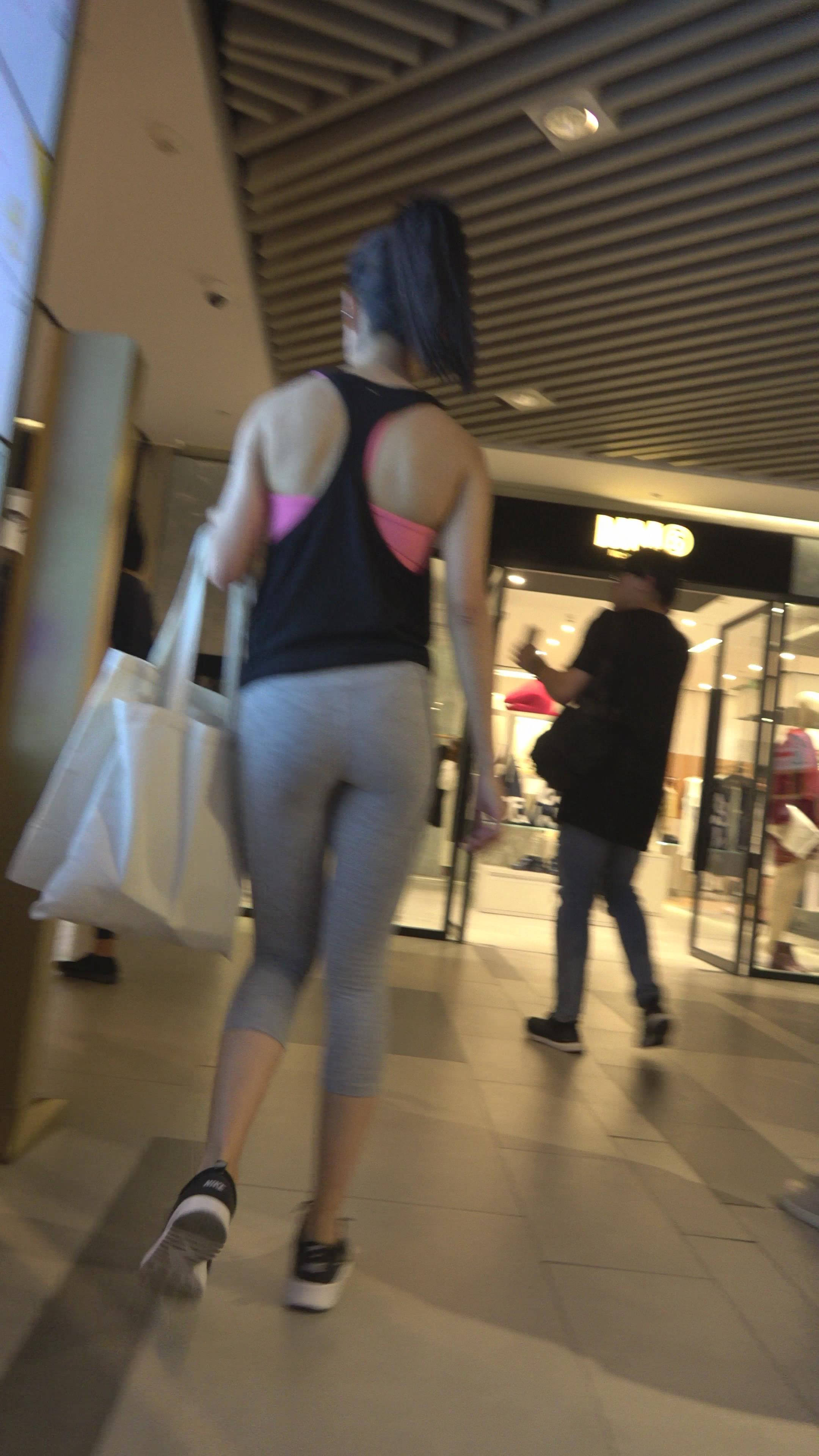 紧身裤瑜伽美女