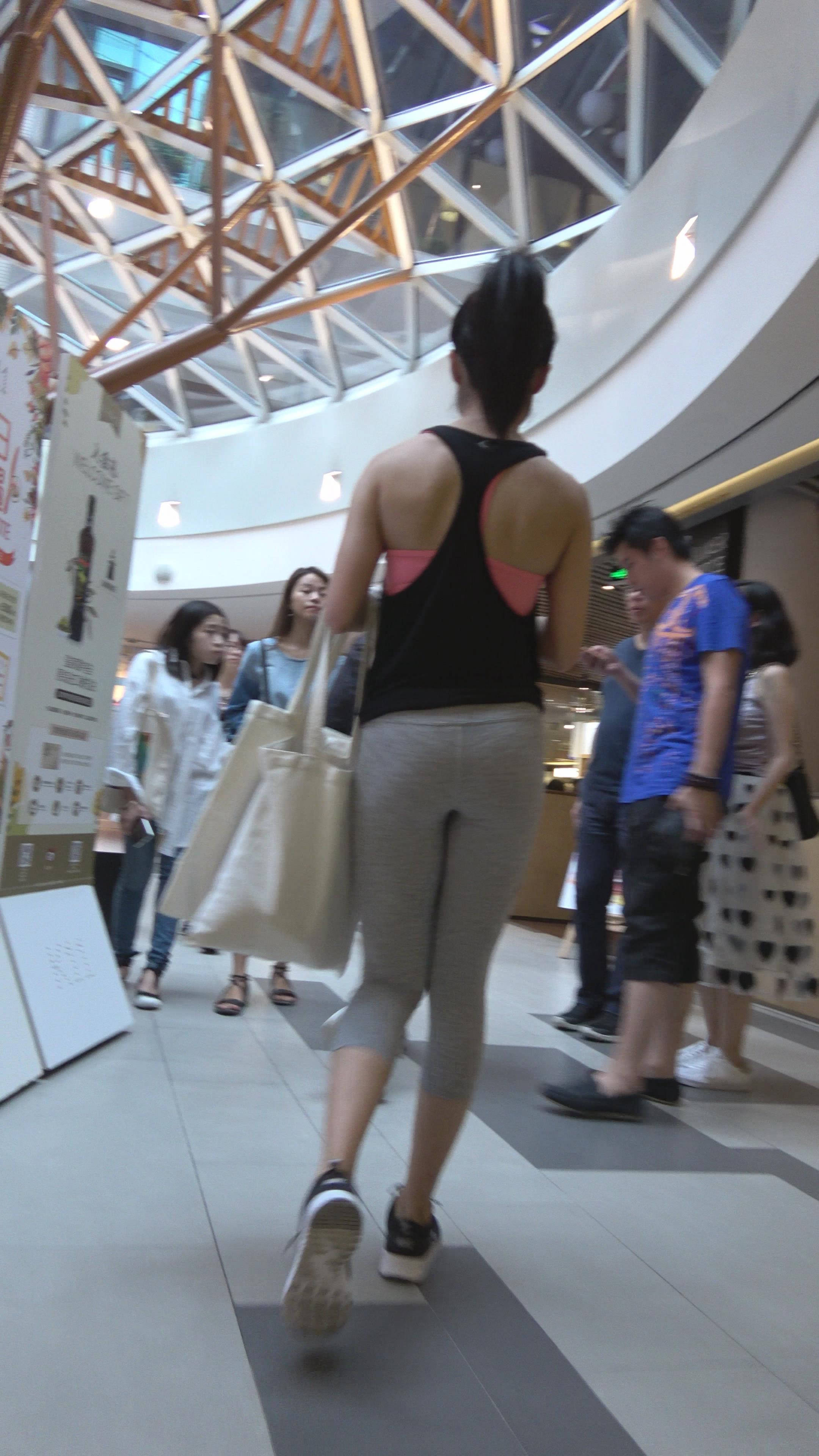 紧身裤瑜伽美女