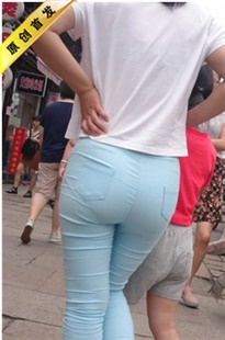 [雷神] [4K超清画质]紧身蓝牛轻熟女,很有味道~[MP4/450MB]