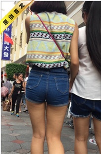 身材均匀的紧身热裤美女[MP4/730MB]