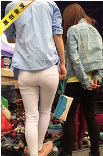 紧身白裤小美女买鞋[MP4/844MB]