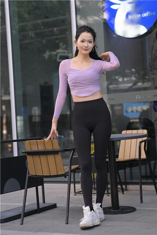 黑色瑜伽裤美女(1088P)[24G/JPG]