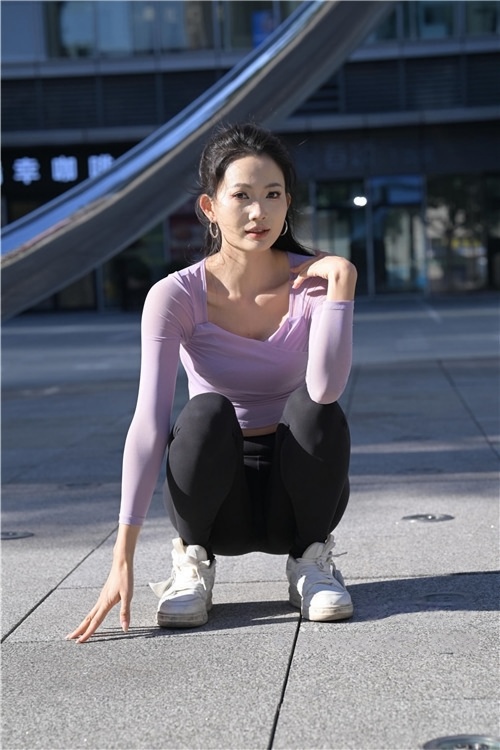 黑色瑜伽裤美女(1088P)[24G/JPG]