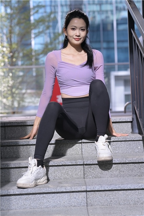 黑色瑜伽裤美女(1088P)[24G/JPG]