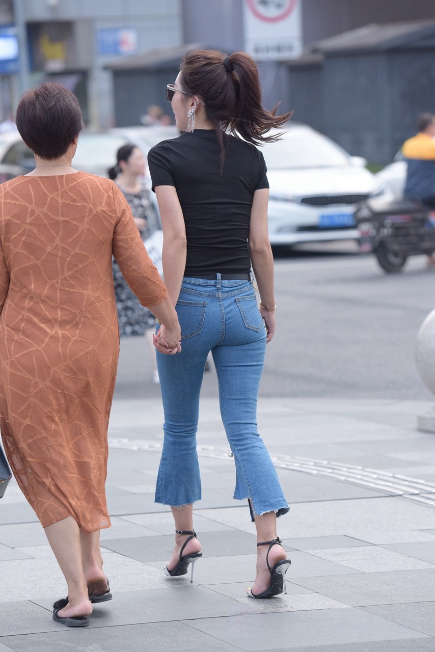 [套图21P]蓝牛美眉3A8136[382M]