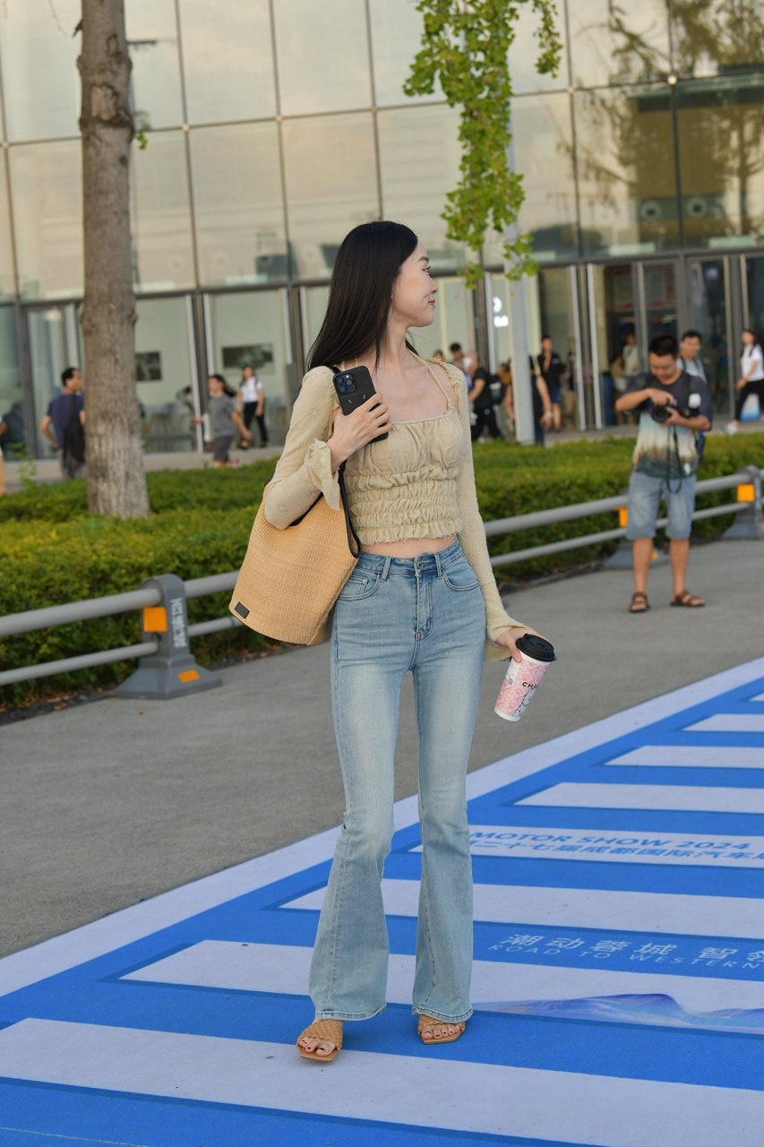 [套图85P]长腿紧牛小美女3A[2.01G]