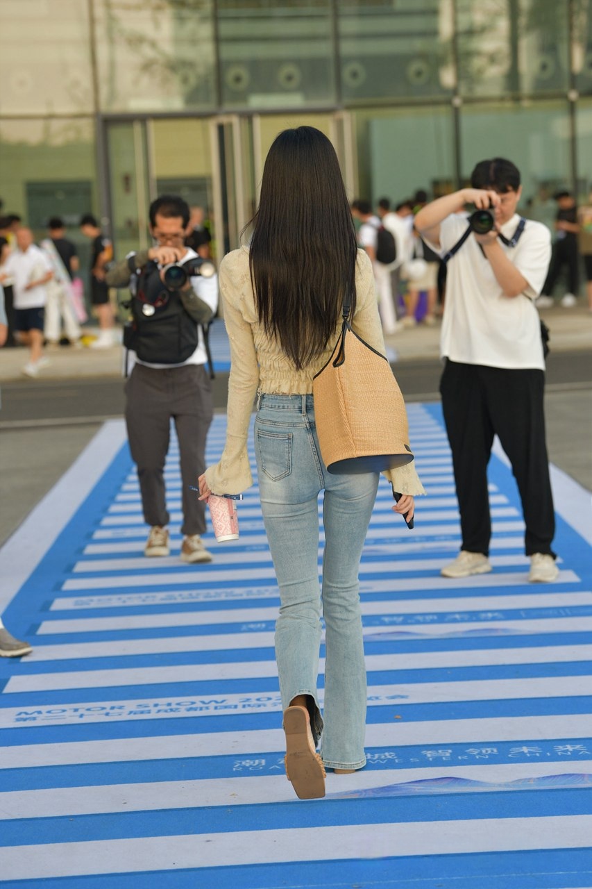 [套图85P]长腿紧牛小美女3A[2.01G]