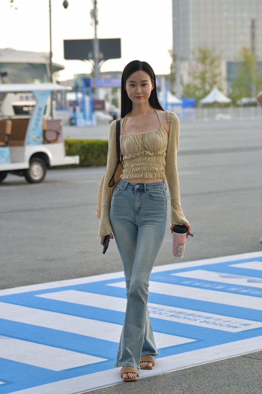 [套图85P]长腿紧牛小美女3A[2.01G]