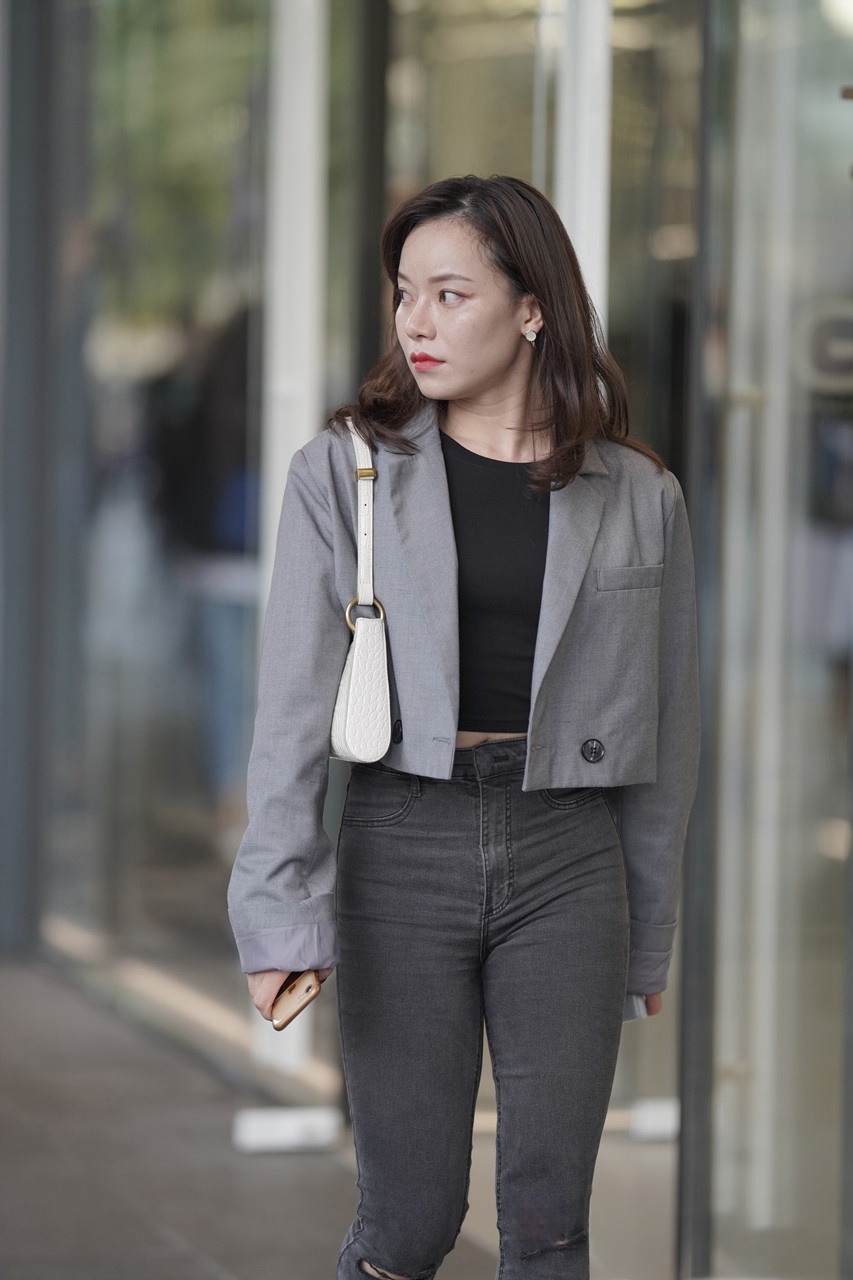 [套图42P]黑牛紧身美女3A8221[440M]