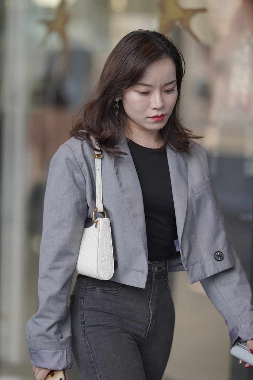 [套图42P]黑牛紧身美女3A8221[440M]