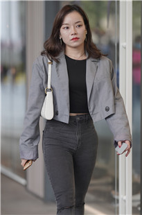 [套图42P]黑牛紧身美女3A8221[440M]