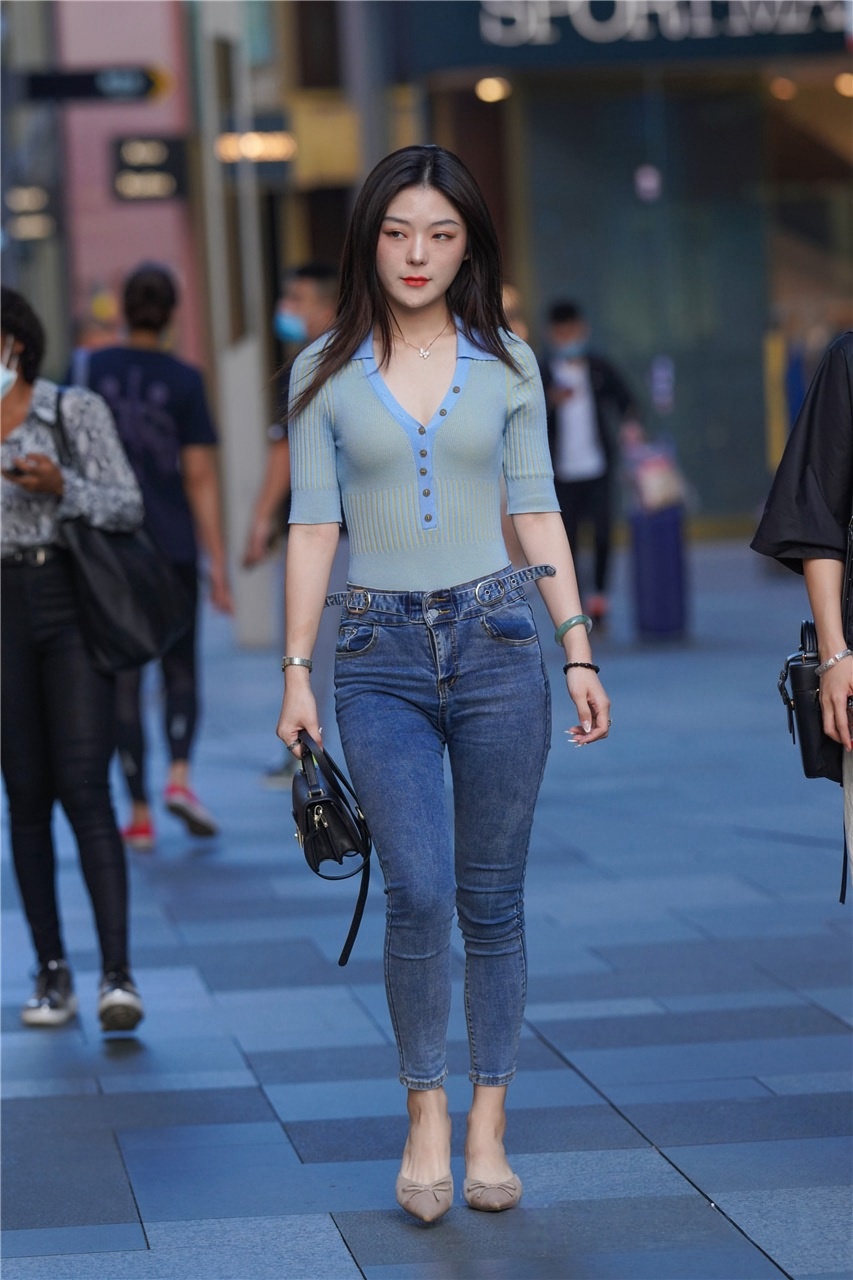 [套图46P]笑起来很好看3A8225[537M]