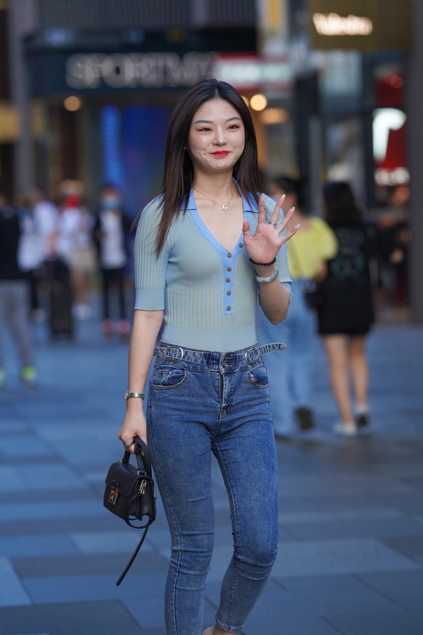 [套图46P]笑起来很好看3A8225[537M]