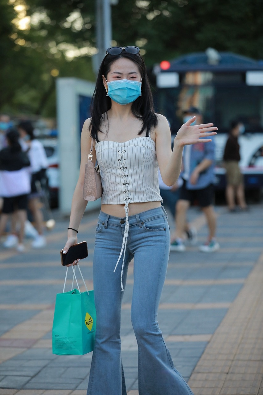 [套图+视频]牛仔喇叭裤小姐姐3A8226[套图1.27G | 视频：1.55G]