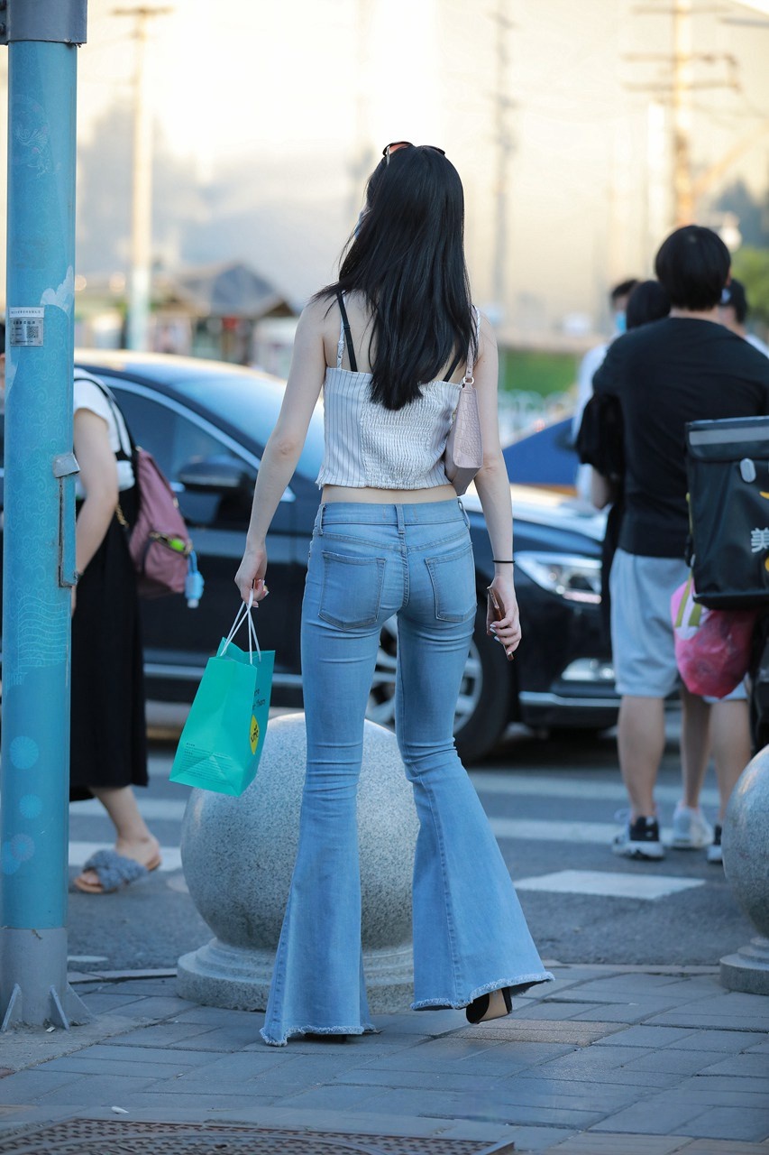 [套图+视频]牛仔喇叭裤小姐姐3A8226[套图1.27G | 视频：1.55G]